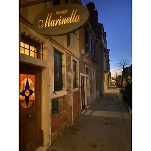 Alloggi Marinella Pensión