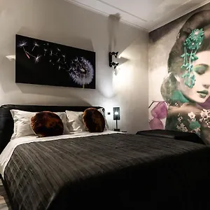 Trevi & Pantheon Design , Roma Italia